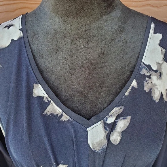 Simply Vera Vera Wang NWOT Black and Cream Floral Long Sleeve Stretchy Dress - Picture 5 of 13